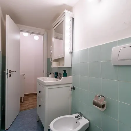 Meridian Apartment *
